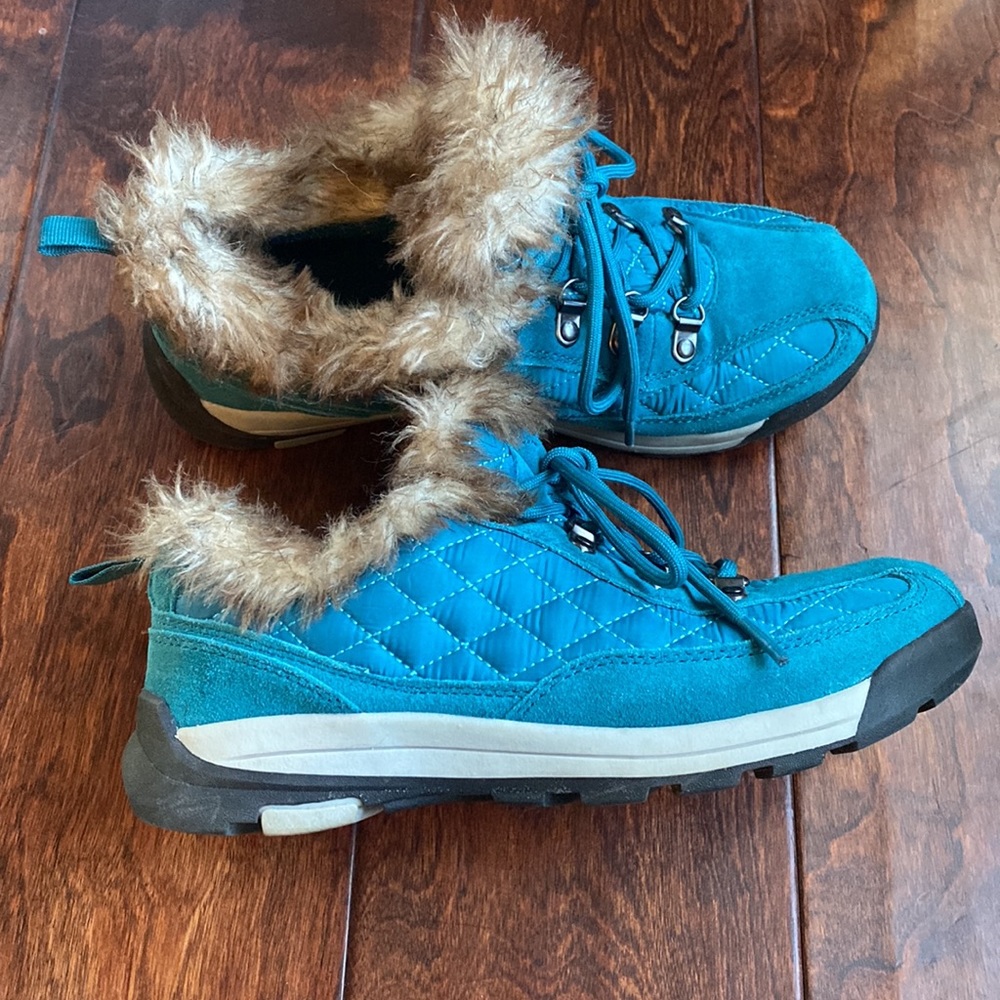 Lands End Women’s Powder Belle Suede Shoe, Faux Fur Trim, Turquoise, Size 8.5